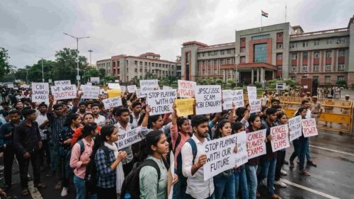 Student protesters gathered in Ranchi demanding transparency in JPSC and JSSC examinations.
